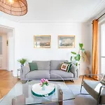 Arc De Triomphe Tranquility 2Br By Airsuite