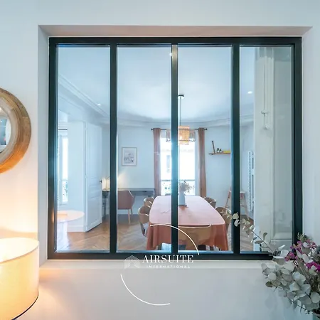 Arc De Triomphe Tranquility 2br By Airsuite Apartment