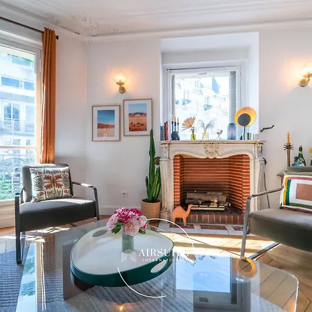 Arc De Triomphe Tranquility 2br By Airsuite Apartment