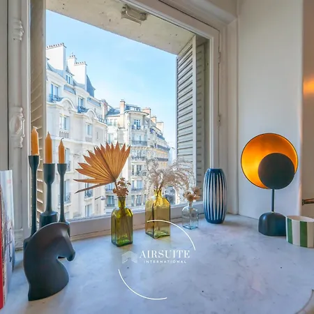 Arc De Triomphe Tranquility 2br By Airsuite Apartment